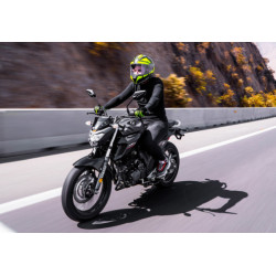 Yamaha FZ-25 A conducción urbana moto 250cc Chile uso en carretera